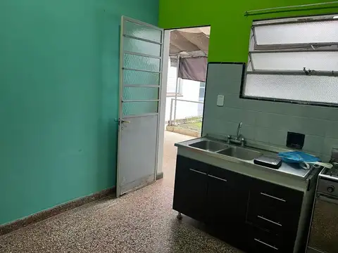 Casa 4 ambientes con 1 baño