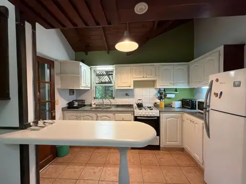 Casa en Alquiler con 2 cocheras