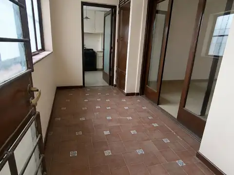 Departamento 7 ambientes con 2 baños