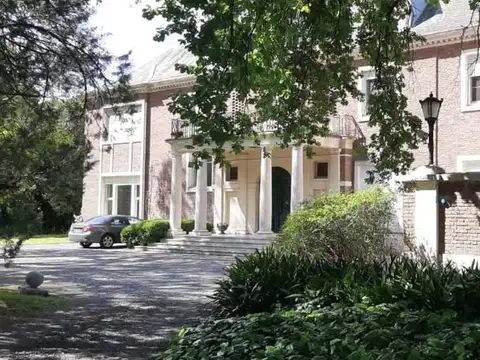 Excepcional Residencia en Venta sobre gran terreno en la Barranca de Punta Chica, San Fernando