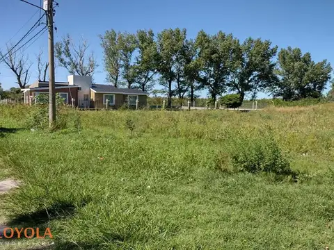 TERRENO SOBRE AVENIDA PRINCIPAL DE LA LOCALIDAD