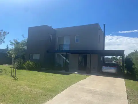 Casa 4 ambientes con 4 baños