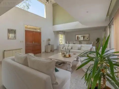 Casa 4 ambientes con 4 baños