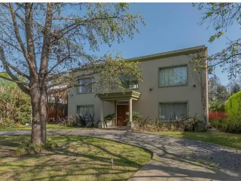 Venta Casa de 290 m² sobre lote de 900 m² Barrio El Portillo