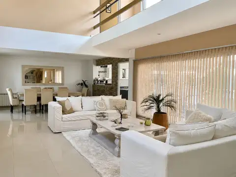 Casa en Alquiler en El Portillo, USD 2.500