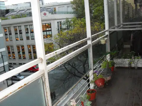 4 AMBIENTES AL FRENTE CON BALCON Y DOS BAÑOS