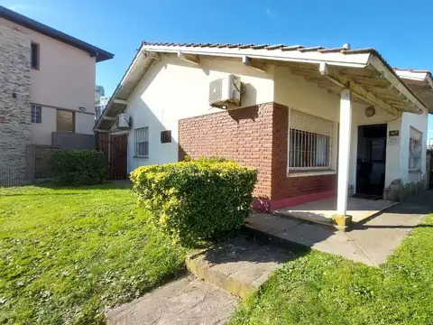 1 Casa + 2 Dúplex en Block - Venta - Villa Gesell -  100 metros del Mar