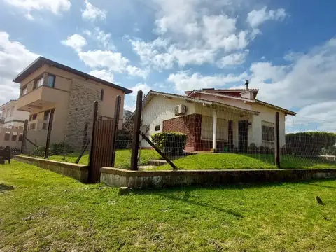 1 Casa + 2 Dúplex en Block - Venta - Villa Gesell -  100 metros del Mar