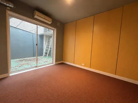 Oficina 10 ambientes con 3 baños