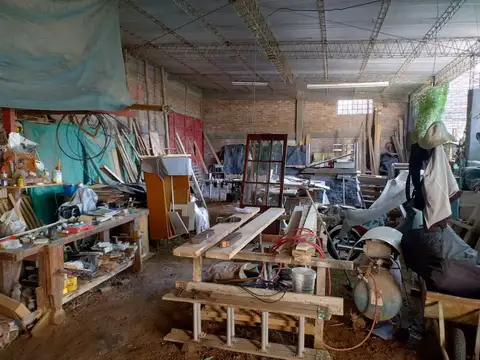 Galpón con Departamento a la venta