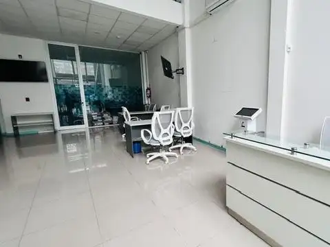 Local de 250m2 con cajero y oficinas, cochera, en alquiler Lomas de Zamora Oeste