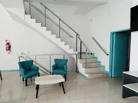 Local de 250m2 con cajero y oficinas, cochera, en alquiler Lomas de Zamora Oeste