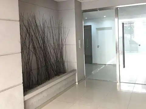 MONOAMBIENTE AL FRENTE CON BALCON - DUEÑO DIRECTO - INCLUYE HELADERA BAJO MESADA