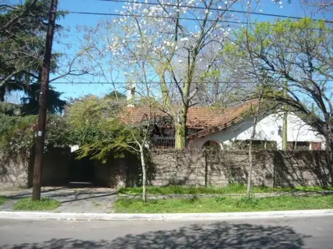 Casa en Venta en 473 (cantilo)/15 y 17 City Bell - Alberto Dacal Propiedades