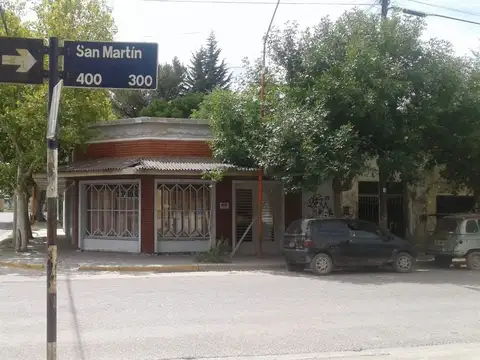 Casa 8 ambientes con 3 baños