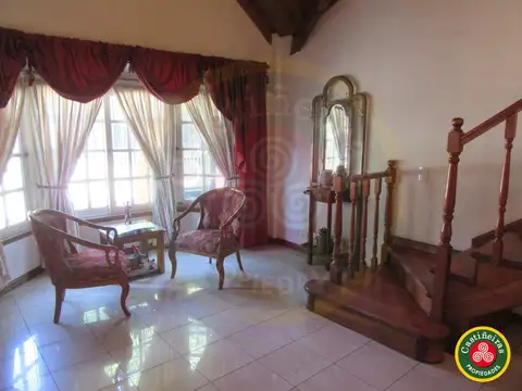 Casa 7 ambientes con 2 baños