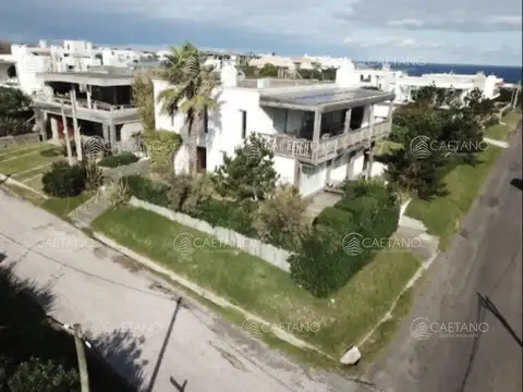 Casa 5 ambientes con 5 baños