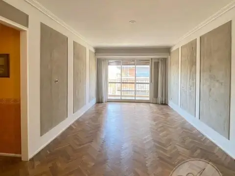 ¡OPORTUNIDAD! 4 AMBIENTES C/ BALCON Y VISTA ABIERTA - AV LA PLATA Y AV RIVADAVIA