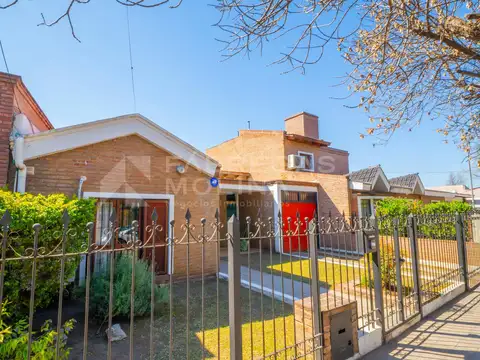 ¡Venta! Casa en una sola planta con gran parque en Barrio Las Rosas ¡Con Escritura!