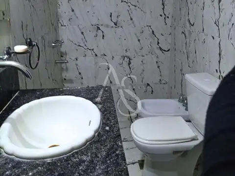 Casa 2 ambientes con 2 baños