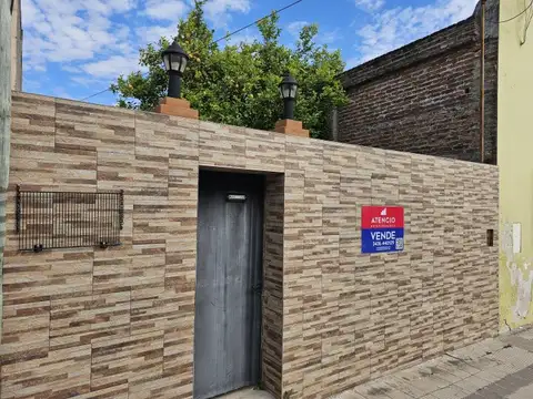 Casa de dos dormitorios, excelente estado y ubicacion. Todos los servicios