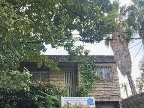 POTENCIAL EN FISHERTON - casa sobre colectora