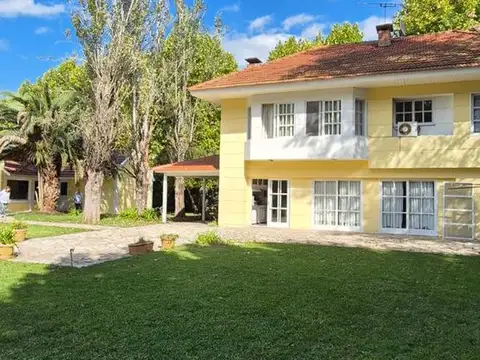 Casa 7 amb, en venta Country El Paraiso, Guernica