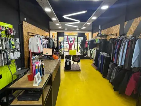 EXCELENTE LOCAL CON VIDRIERA DOBLE OPCION RENTA SEGURA