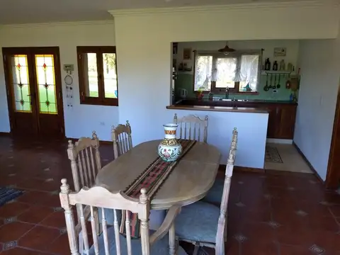 Casa 4 ambientes con 2 baños