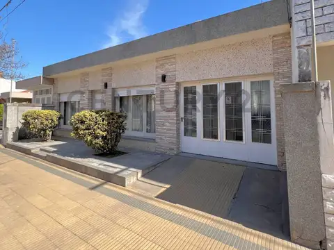 CASA AMPLIA EN ZONA PREMIUM A METROS DEL PARQUE ESPAÑOL – OPORTUNIDAD DE MODERNIZACIÓN. Venado Tuert