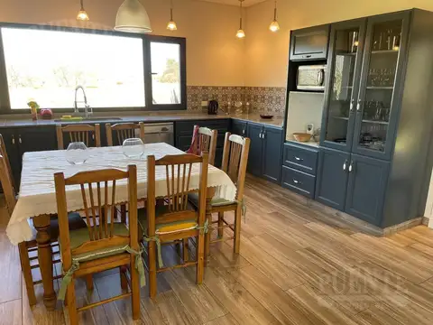 Casa 7 ambientes con 4 baños