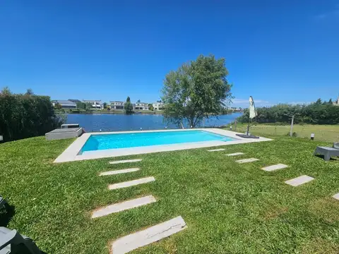 Casa 5 ambientes con 4 baños