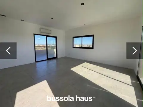 Casa en Venta con 4 cocheras