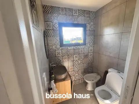 Casa 6 ambientes con 4 baños