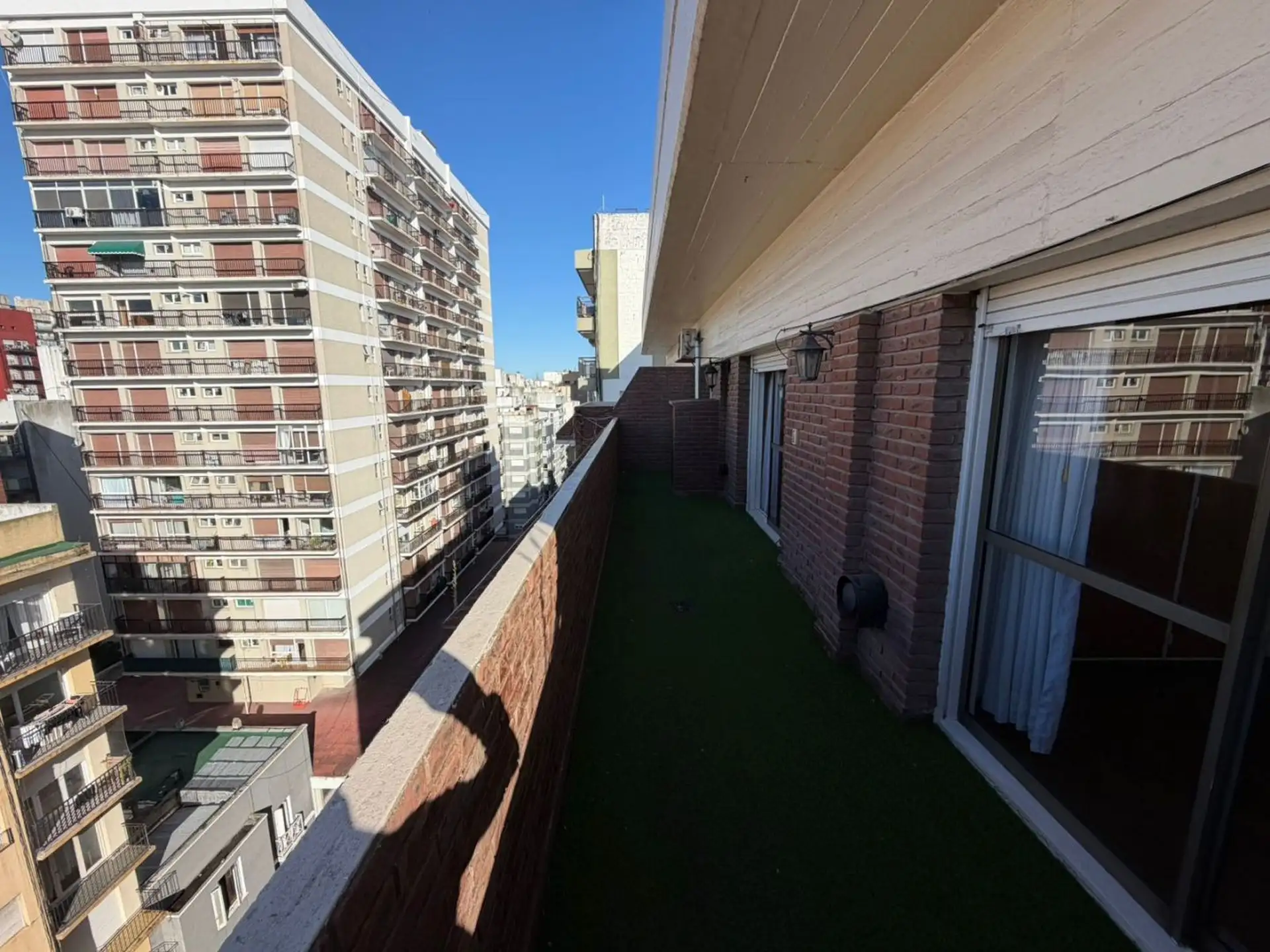 Departamento en venta 2 ambientes con terraza y cochera - Plaza Colón