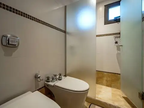 Casa 7 ambientes con 6 baños