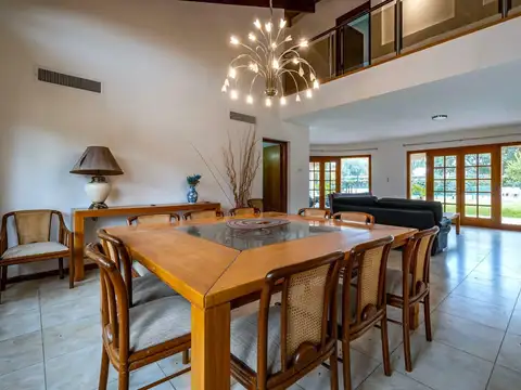 Casa 7 ambientes con 6 baños