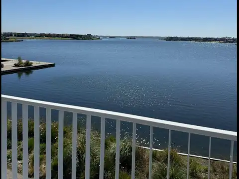 Departamento de 3 ambientes con vista al lago central