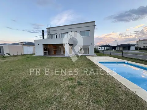 Casa en Venta y Alquiler en El Rebenque Barrio Privado