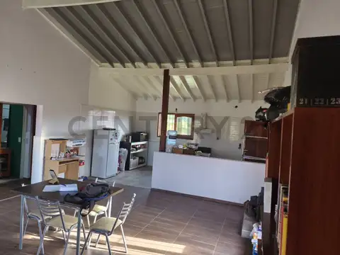 Casa 6 ambientes con 2 baños