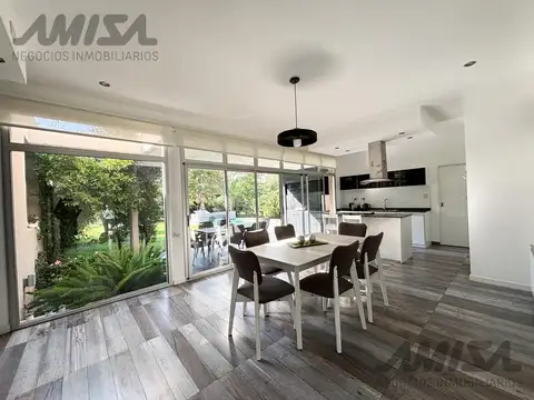 Casa 3 ambientes con 4 baños