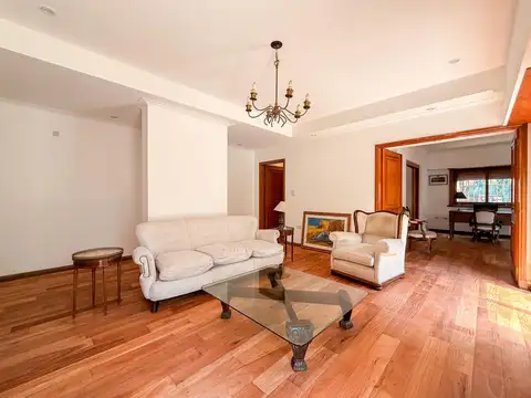 Casa 5 ambientes con 4 baños