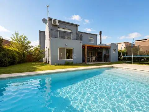 Casa en Venta con 2 cocheras