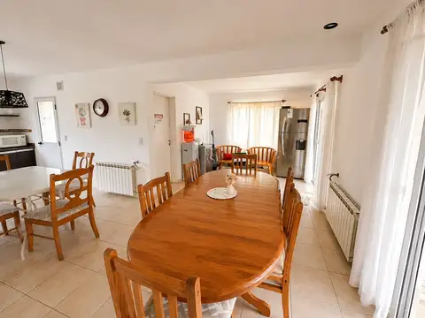 Casa 5 ambientes con 3 baños