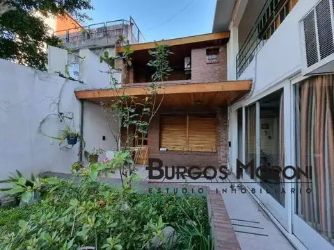Casa 6 ambientes con 4 baños