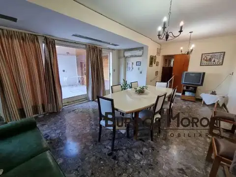 VENTA CHALET DE 6 AMBIENTES EN 3 PLANTAS. RAMOS MEJIA