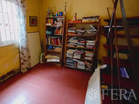 Venta de casa 4 ambientes con cochera y patio en Bernal