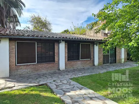 Casa en Alquiler con 1 cochera
