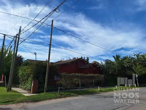 Casa en Alquiler con 1 cochera