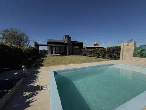 Casa en venta con patio y pileta - Tierra de sueños III